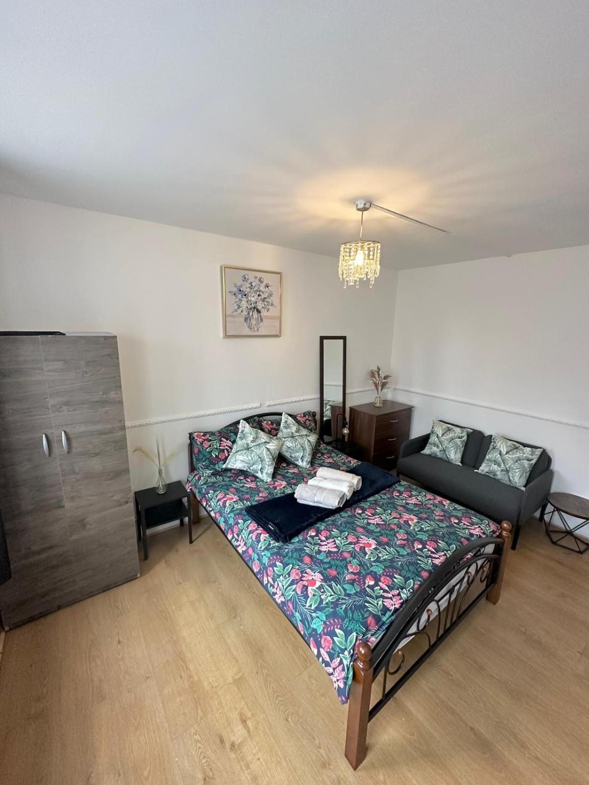2 Bedroom Flat, 2 Minutes Walk To Bethnalgreen Station, Central London Exterior foto