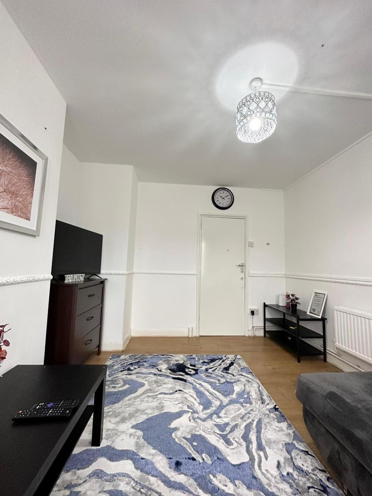 2 Bedroom Flat, 2 Minutes Walk To Bethnalgreen Station, Central London Exterior foto
