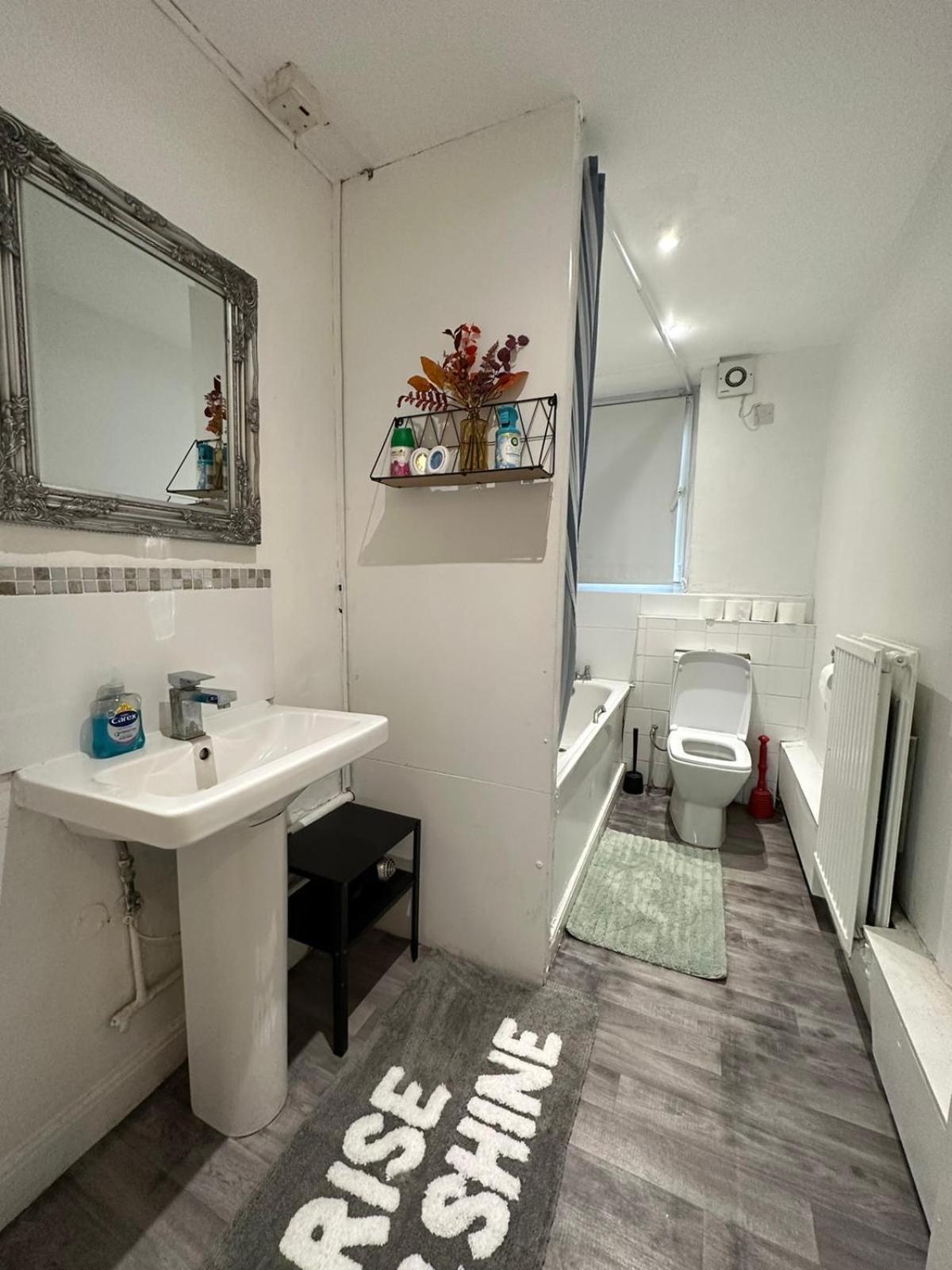 2 Bedroom Flat, 2 Minutes Walk To Bethnalgreen Station, Central London Exterior foto