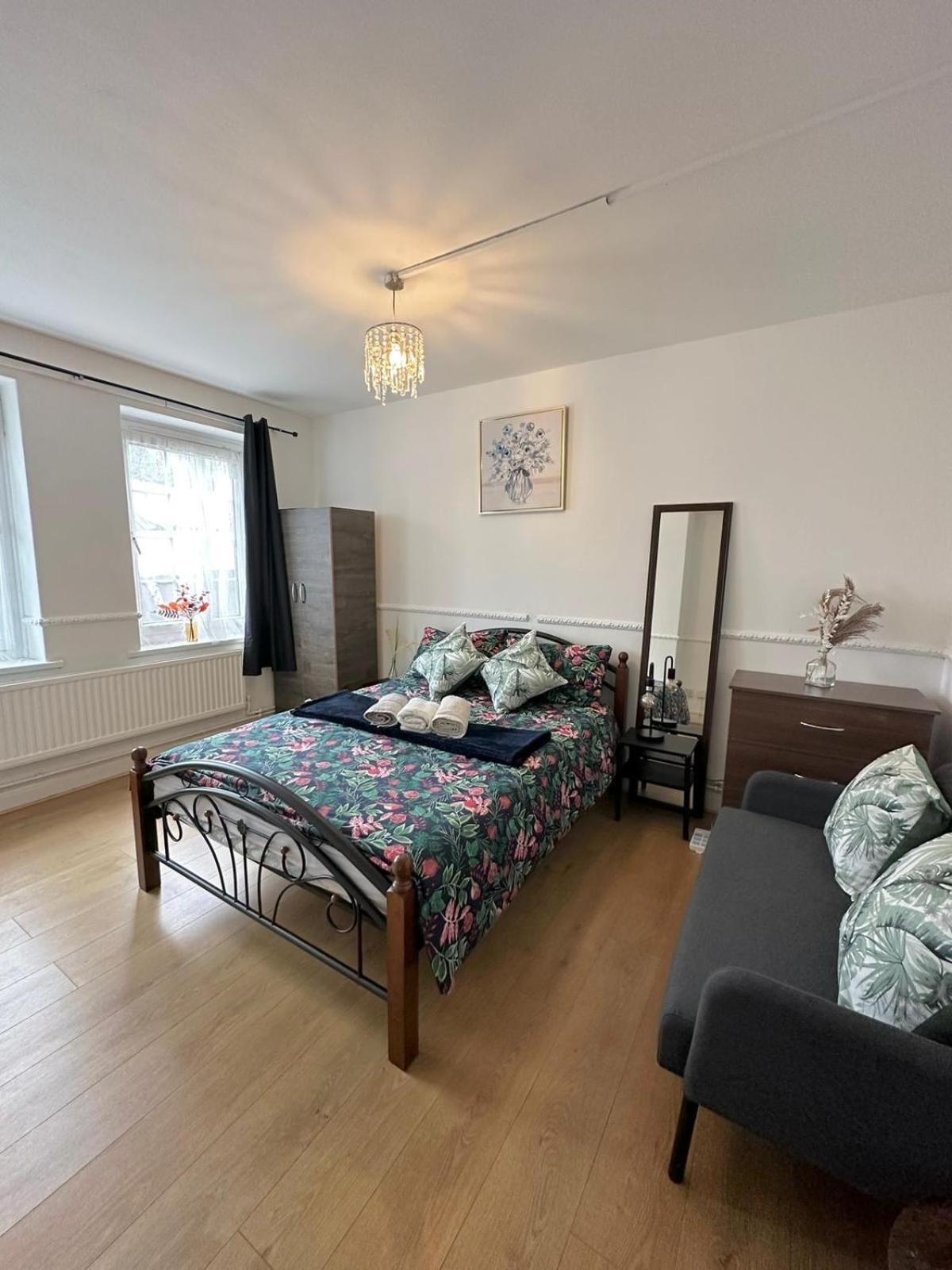 2 Bedroom Flat, 2 Minutes Walk To Bethnalgreen Station, Central London Exterior foto